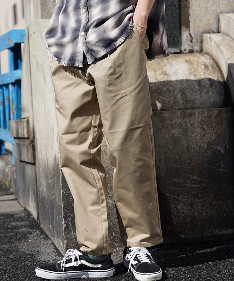 人気定番の UNIVERSAL OVERALL/ユニバーサルオーバーオール TAPERED TUCK パンツ