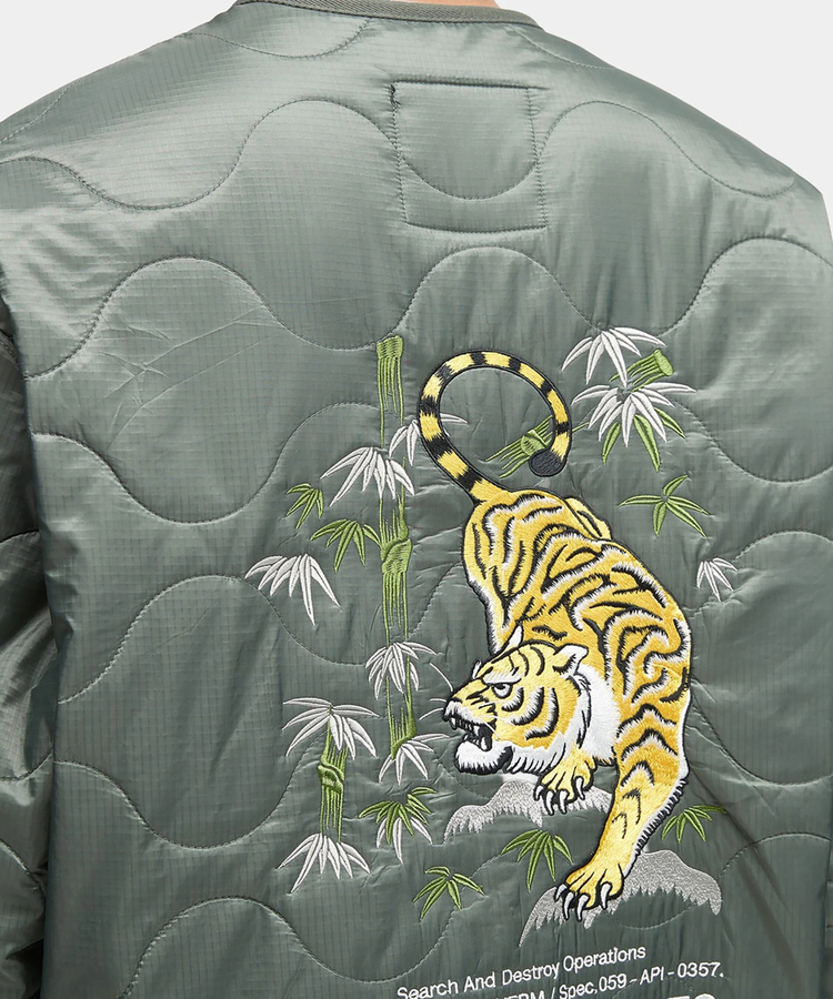 263 虎刺繍リバーシブル 光沢ナイロン ALPHA INDUSTRIES 限定 ALPHA/アルファ UNFRM TIGER LINER JACKET(MENS)｜ファッション通販