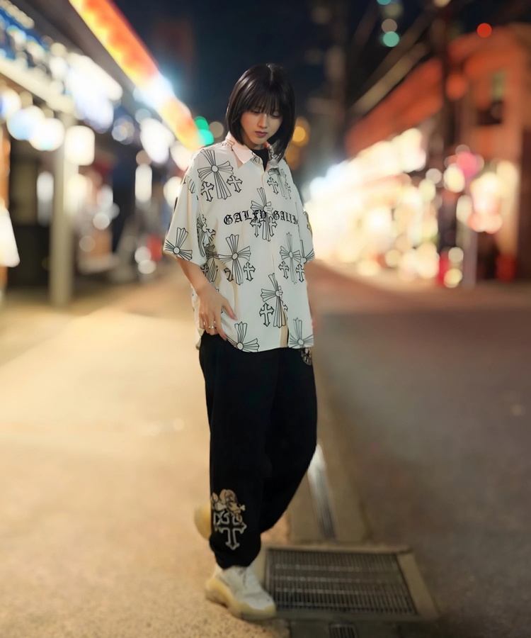 JACKROSE(ジャックローズ) |【GALFY×GALLIS ADDICTION】別注十字架わんわん柄SSシャツ(MENS)