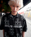 JACKROSE(ジャックローズ) |【GALFY×GALLIS ADDICTION】別注十字架わんわん柄SSシャツ(MENS)