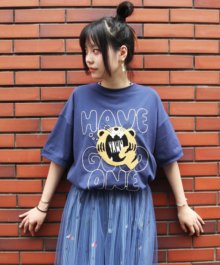 libi se mi to/リビ セ ミ ト 大きなとらサガラ刺繍TEE (WOMENS