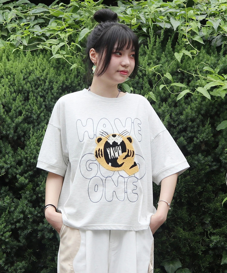 libi se mi to/リビ セ ミ ト 大きなとらサガラ刺繍TEE (WOMENS