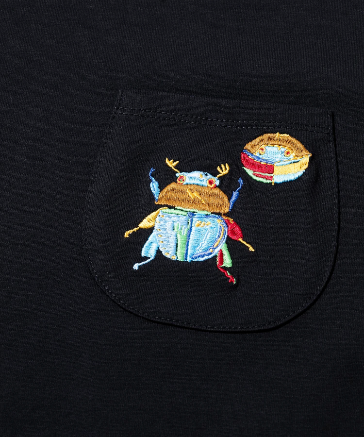 go slow caravan(ゴースローキャラバン) |シリコンバイオ 色々ポケット刺繍 BIG TEE (MENS)