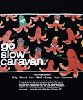 go slow caravan(ゴースローキャラバン) |USA/C スクエアLOGO バックプリント ゆったり TEE (MENS)