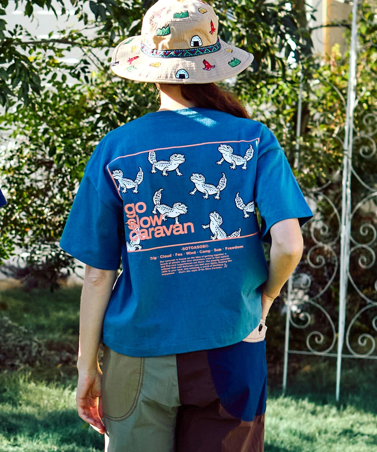 go slow caravan(ゴースローキャラバン) |USA/CスクエアLOGOバックプリントミドルTEE (WOMENS)