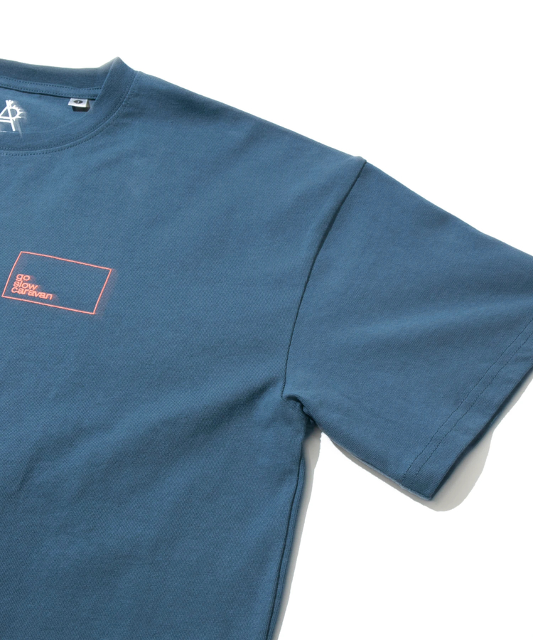 go slow caravan(ゴースローキャラバン) |USA/CスクエアLOGOバックプリントミドルTEE (WOMENS)
