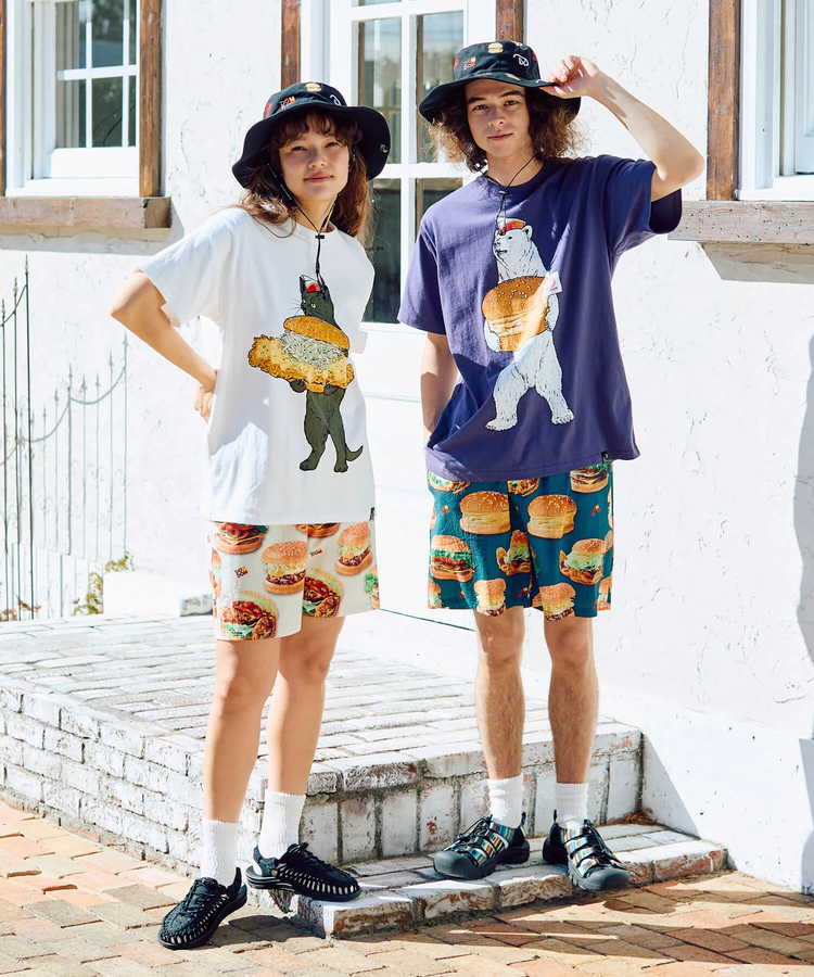 go slow caravan(ゴースローキャラバン) |【DOMDOM×GSC】手作り厚焼きたまごバーガークマTEE (MENS)