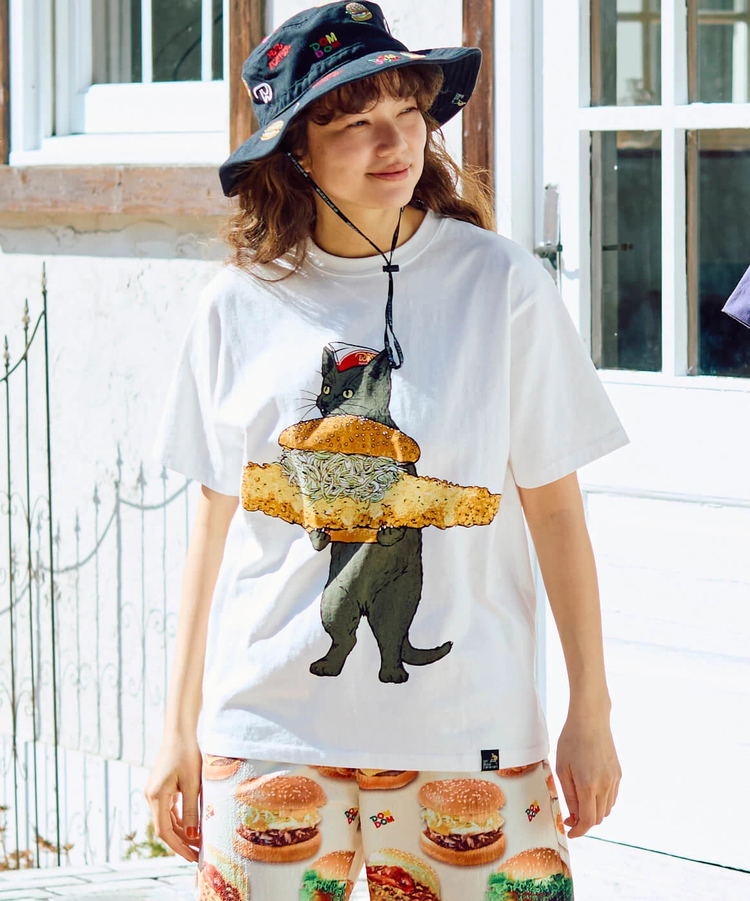 go slow caravan(ゴースローキャラバン) |【DOMDOM×GSC】びたびたバターフィッシュ猫TEE (MENS)