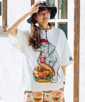 go slow caravan(ゴースローキャラバン) |【DOMDOM×GSC】味噌ピーチキンバーガーゾウBIG TEE (MENS)