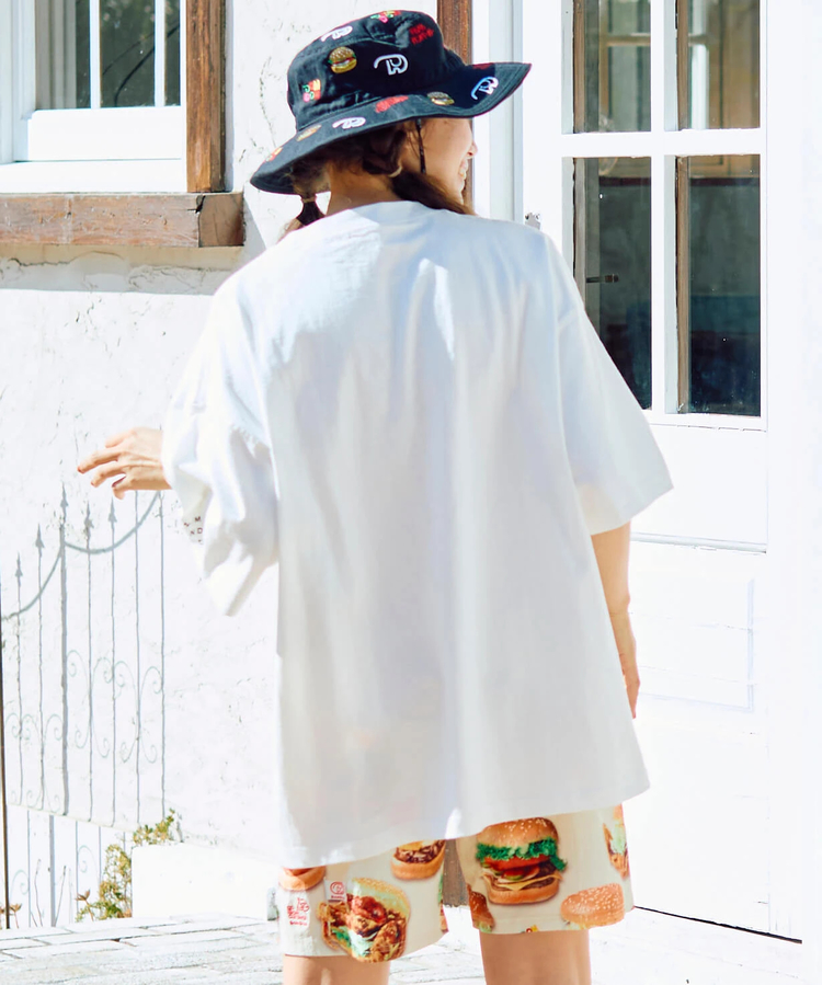 go slow caravan(ゴースローキャラバン) |【DOMDOM×GSC】味噌ピーチキンバーガーゾウBIG TEE (MENS)