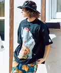 go slow caravan(ゴースローキャラバン) |【DOMDOM×GSC】味噌ピーチキンバーガーゾウBIG TEE (MENS)