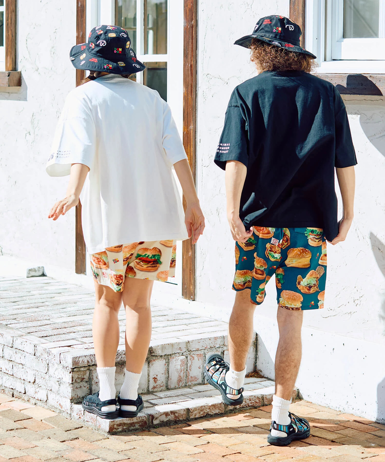 go slow caravan(ゴースローキャラバン) |【DOMDOM×GSC】味噌ピーチキンバーガーゾウBIG TEE (MENS)