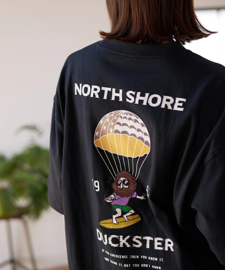 go slow caravan(ゴースローキャラバン) |DUCKSTER/ダックスター 吸水速乾天竺リラックスフィットTEE《PARACHUTE RIDER》 (MENS)