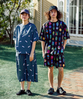go slow caravan(ゴースローキャラバン) |ストレッチサッカー総柄プリント半袖TEE (MENS/WOMENS)