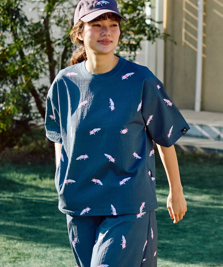 go slow caravan(ゴースローキャラバン) |ストレッチサッカー総柄プリント半袖TEE (MENS/WOMENS)