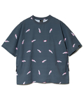 go slow caravan(ゴースローキャラバン) |ストレッチサッカー総柄プリント半袖TEE (MENS/WOMENS)