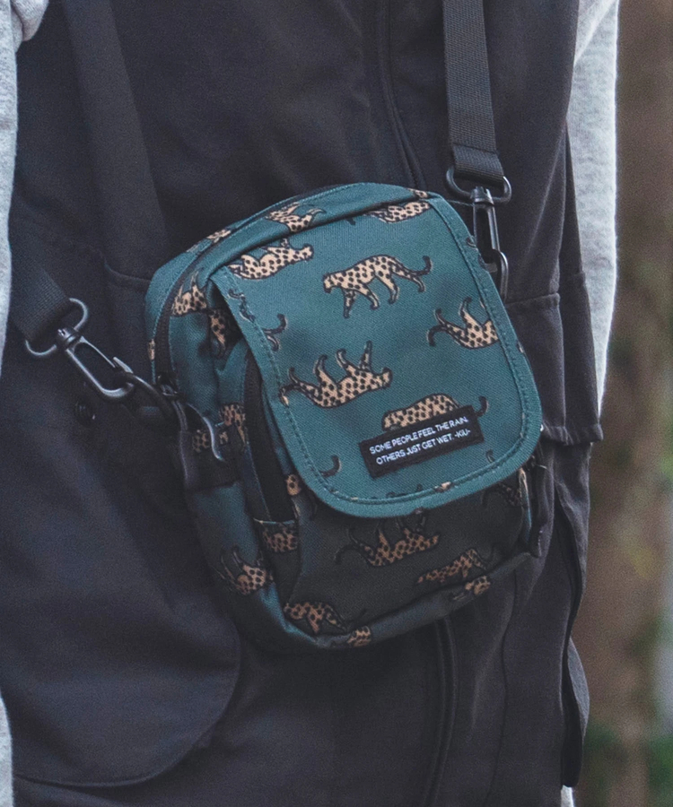 go slow caravan(ゴースローキャラバン) |KiU/キウ 600D FLUP POCKET SHOULDER BAG