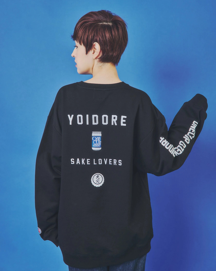 go slow caravan(ゴースローキャラバン) |YOIDORE/酔いどれ ワンカップ大関コラボ クルーネックスウェット (MENS) 