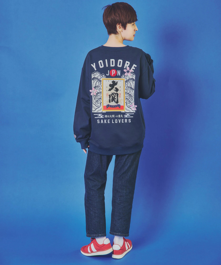 go slow caravan(ゴースローキャラバン) |YOIDORE/酔いどれ 大関はこのさけコラボ クルーネックスウェット (MENS) 