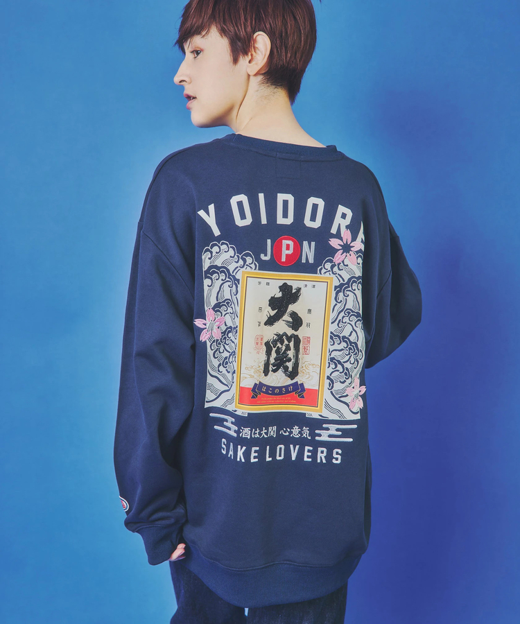 go slow caravan(ゴースローキャラバン) |YOIDORE/酔いどれ 大関はこのさけコラボ クルーネックスウェット (MENS) 