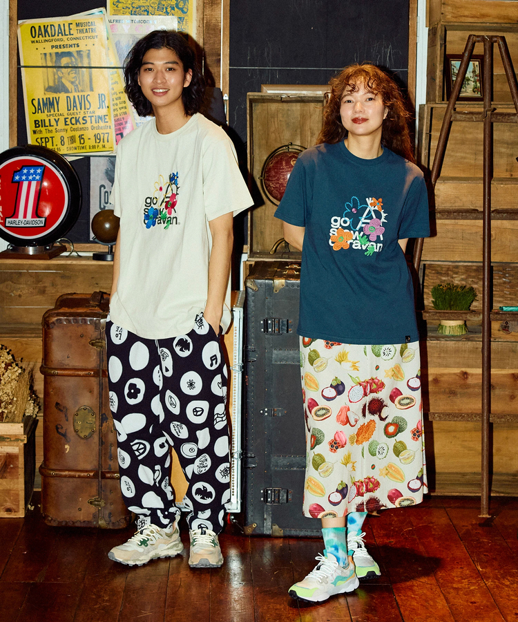 go slow caravan(ゴースローキャラバン) |USA/C フラワー刺繍 LOGO TEE (MENS/WOMENS)