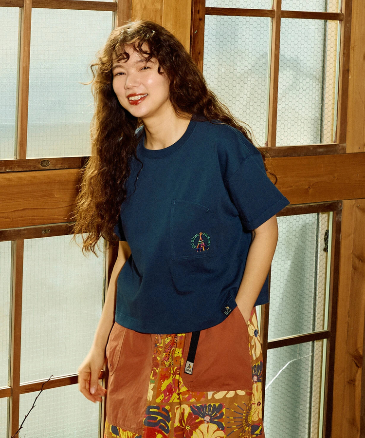 go slow caravan(ゴースローキャラバン) |USA/C ミドルラウンドポケTEE (WOMENS)
