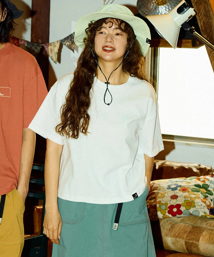 go slow caravan(ゴースローキャラバン) |USA/C スクエアLOGOバックプリントミドルTEE (WOMENS)