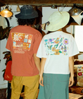 go slow caravan(ゴースローキャラバン) |USA/C スクエアLOGOバックプリントミドルTEE (WOMENS)