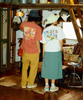 go slow caravan(ゴースローキャラバン) |USA/C スクエアLOGOバックプリントミドルTEE (WOMENS)