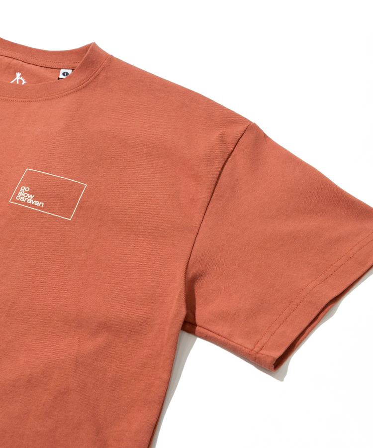 go slow caravan(ゴースローキャラバン) |USA/C スクエアLOGOバックプリントミドルTEE (WOMENS)