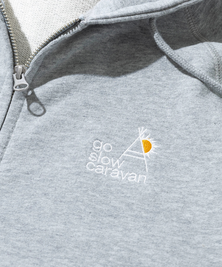 go slow caravan(ゴースローキャラバン) |空紡糸裏毛 フードLOGO刺繍 ZIPパーカー (MENS/WOMENS)
