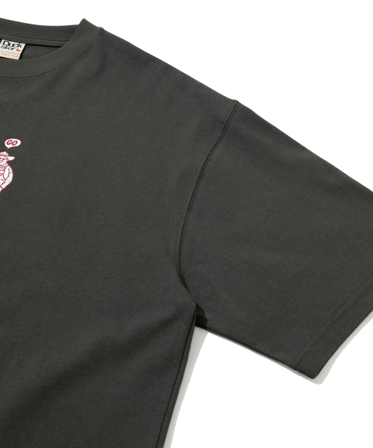 go slow caravan(ゴースローキャラバン) |DUCKSTER/ダックスター いきなりステーキコラボ《ツアーTEE》(MENS)