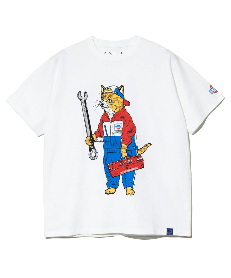 go slow caravan(ゴースローキャラバン) |【NISSAN × go slow caravan】USA/C RALLYメカニック猫Tシャツ (MENS)