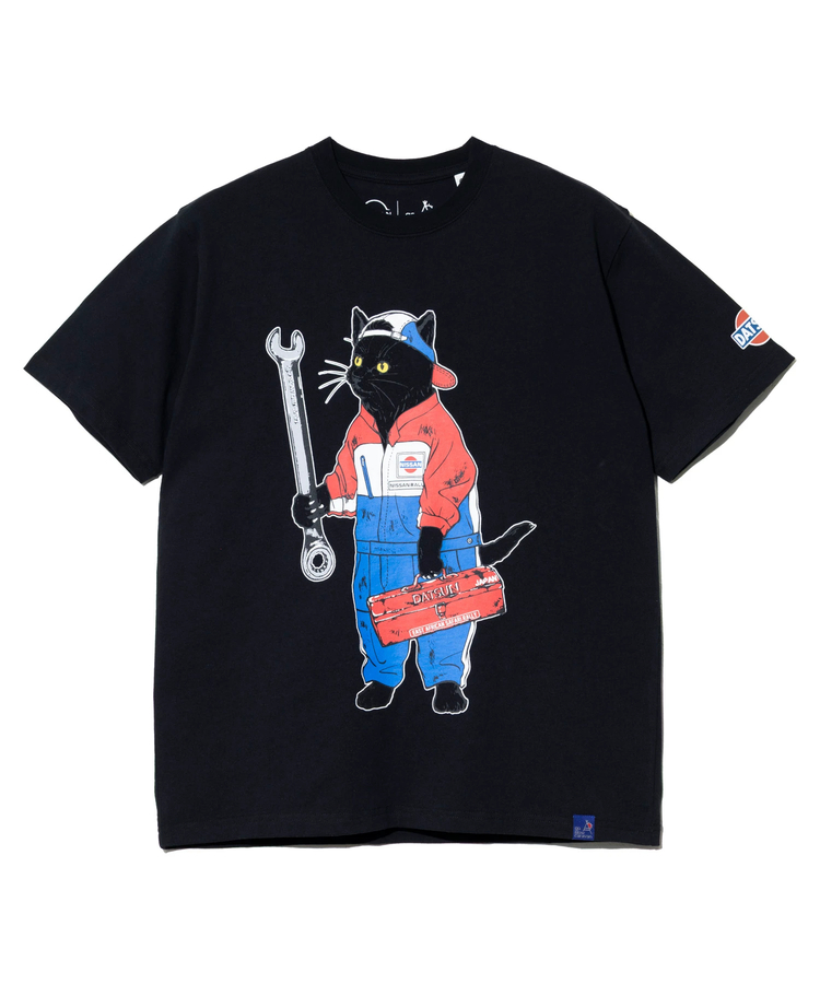 go slow caravan(ゴースローキャラバン) |【NISSAN × go slow caravan】USA/C RALLYメカニック猫Tシャツ (MENS)
