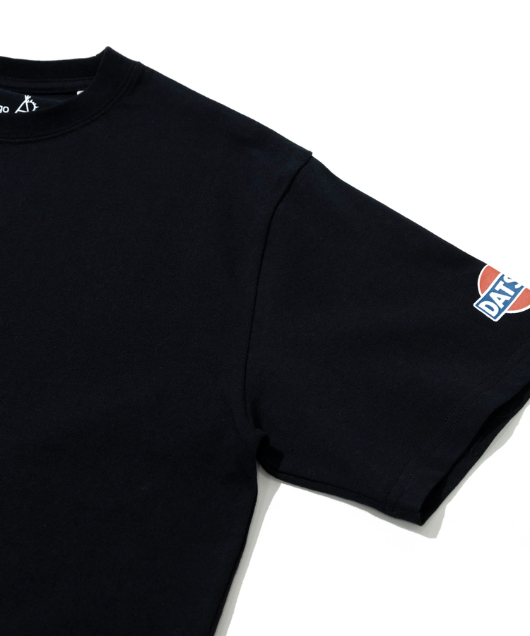 go slow caravan(ゴースローキャラバン) |【NISSAN × go slow caravan】USA/C RALLYメカニック猫Tシャツ (MENS)