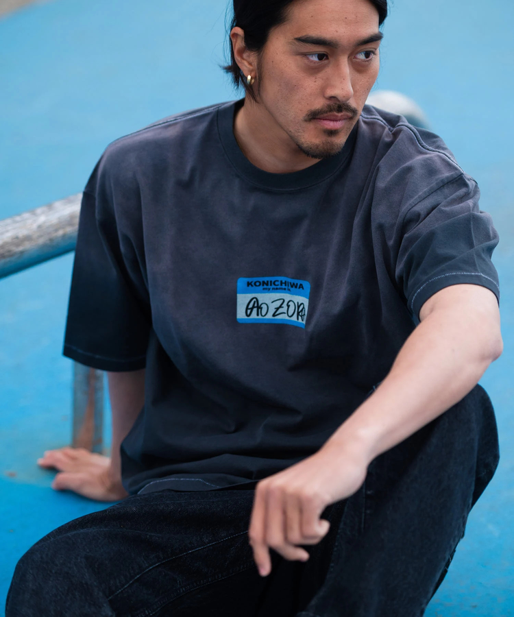 AOZORA BLUE HEAVEN(アオゾラ ブルー ヘヴン) |AOZORA 日焼け加工 Tシャツ KONICHIWA(MENS)