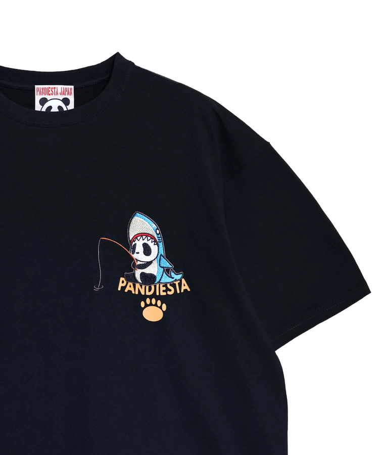 PANDIESTA(パンディエスタ) |SB PANDIESTA サメキチパンダ 刺繍 S/S Tシャツ(526226 MENS/WOMENS）