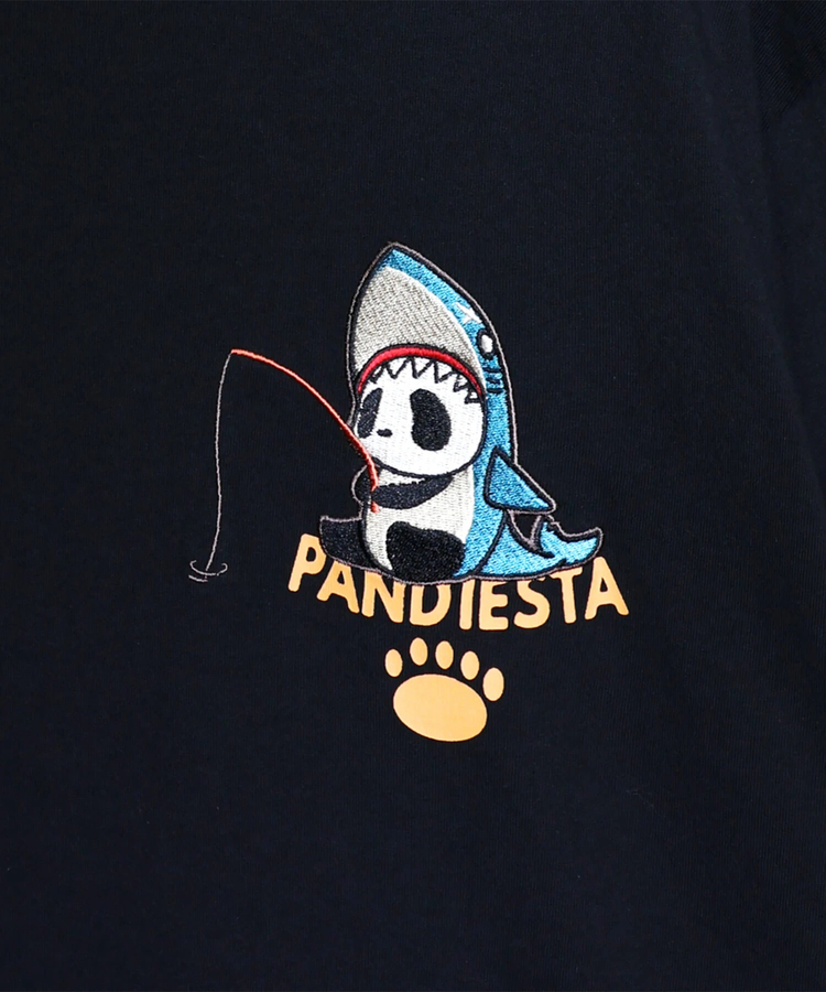PANDIESTA(パンディエスタ) |SB PANDIESTA サメキチパンダ 刺繍 S/S Tシャツ(526226 MENS/WOMENS）